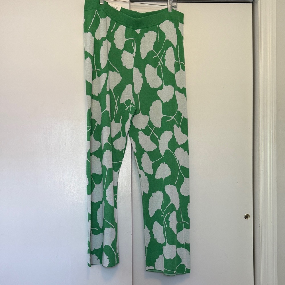 Diane Von Furstenberg Green and White Knit Top